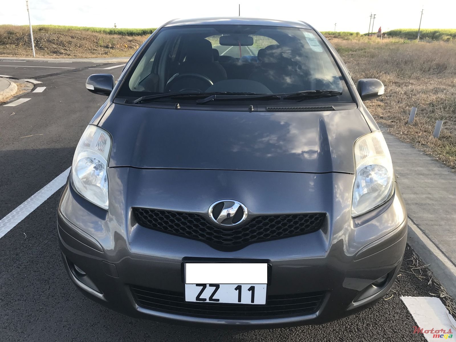 2011' Toyota Vitz photo #1