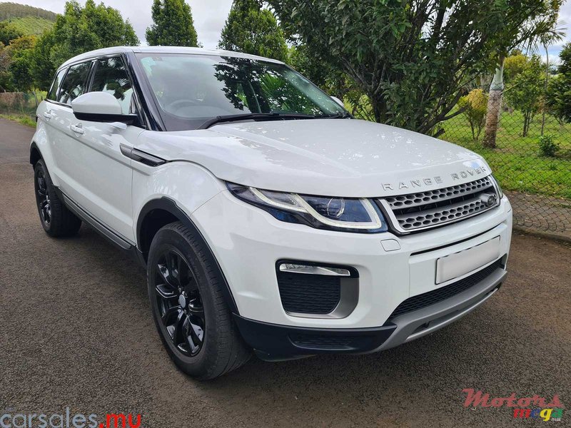 2017' Land Rover Range Rover Evoque Pure TD4 photo #1