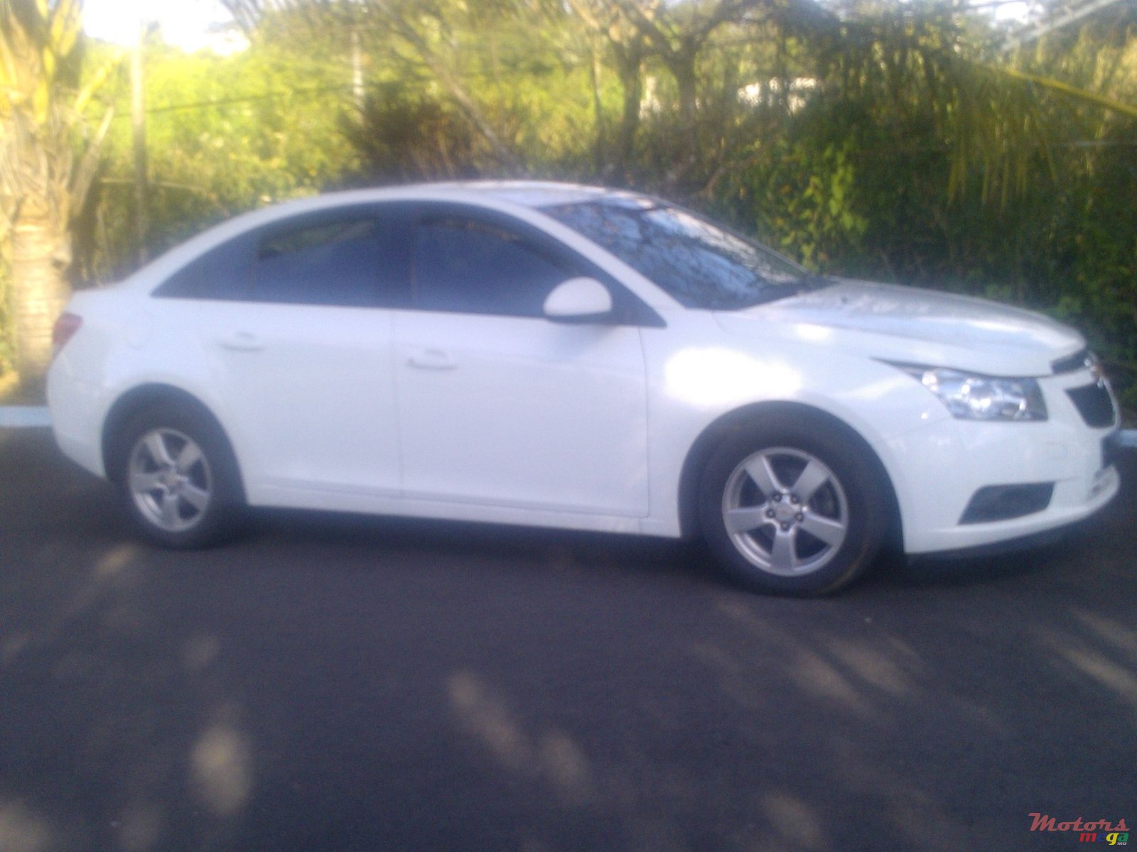 2011' Chevrolet Cruze photo #2