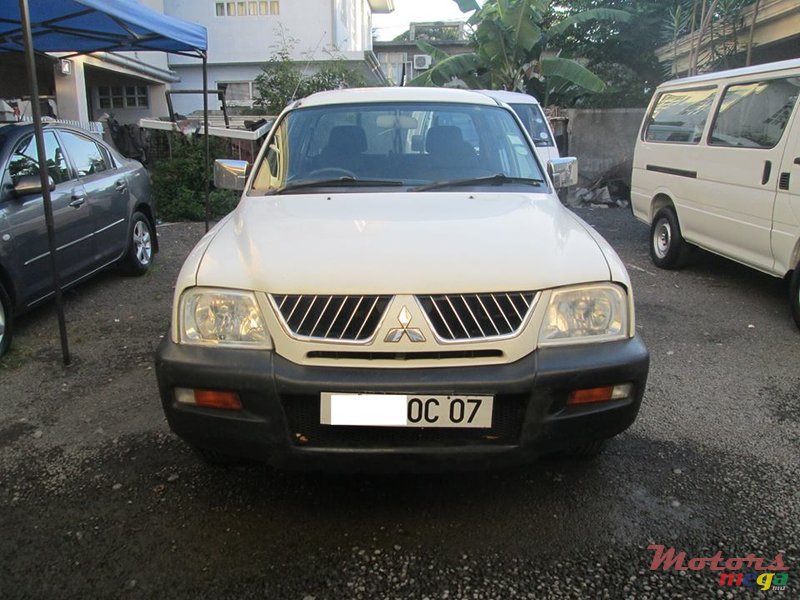 2007' Mitsubishi L 200 photo #1