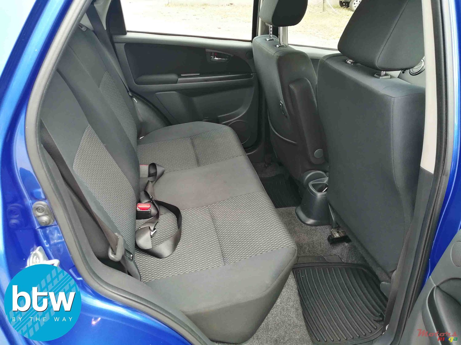 2015' Suzuki SX4 VVT photo #4