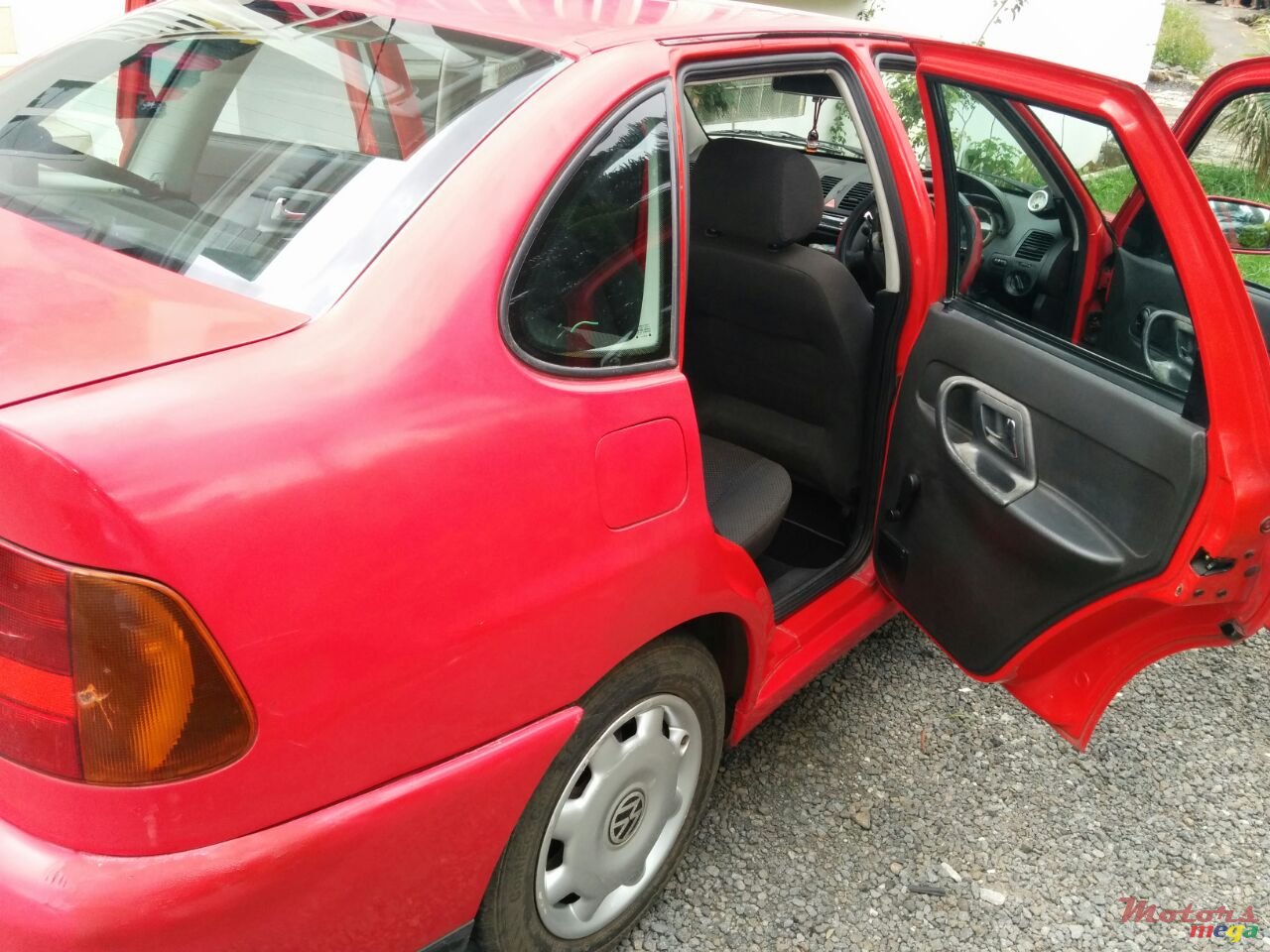 2002' Volkswagen photo #1