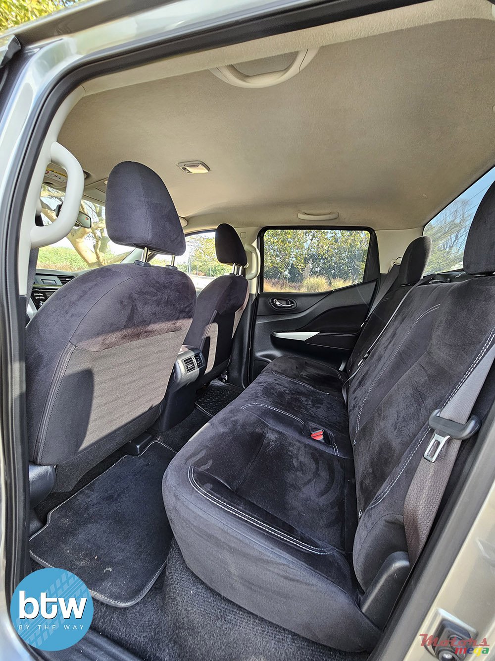 2019' Nissan Navara photo #6