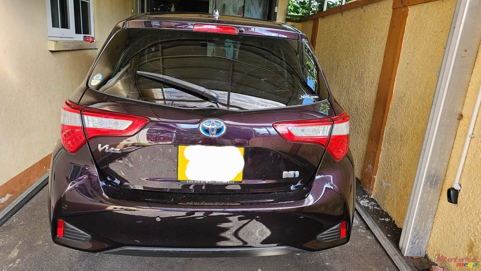 2018' Toyota Vitz Hybrid photo #6