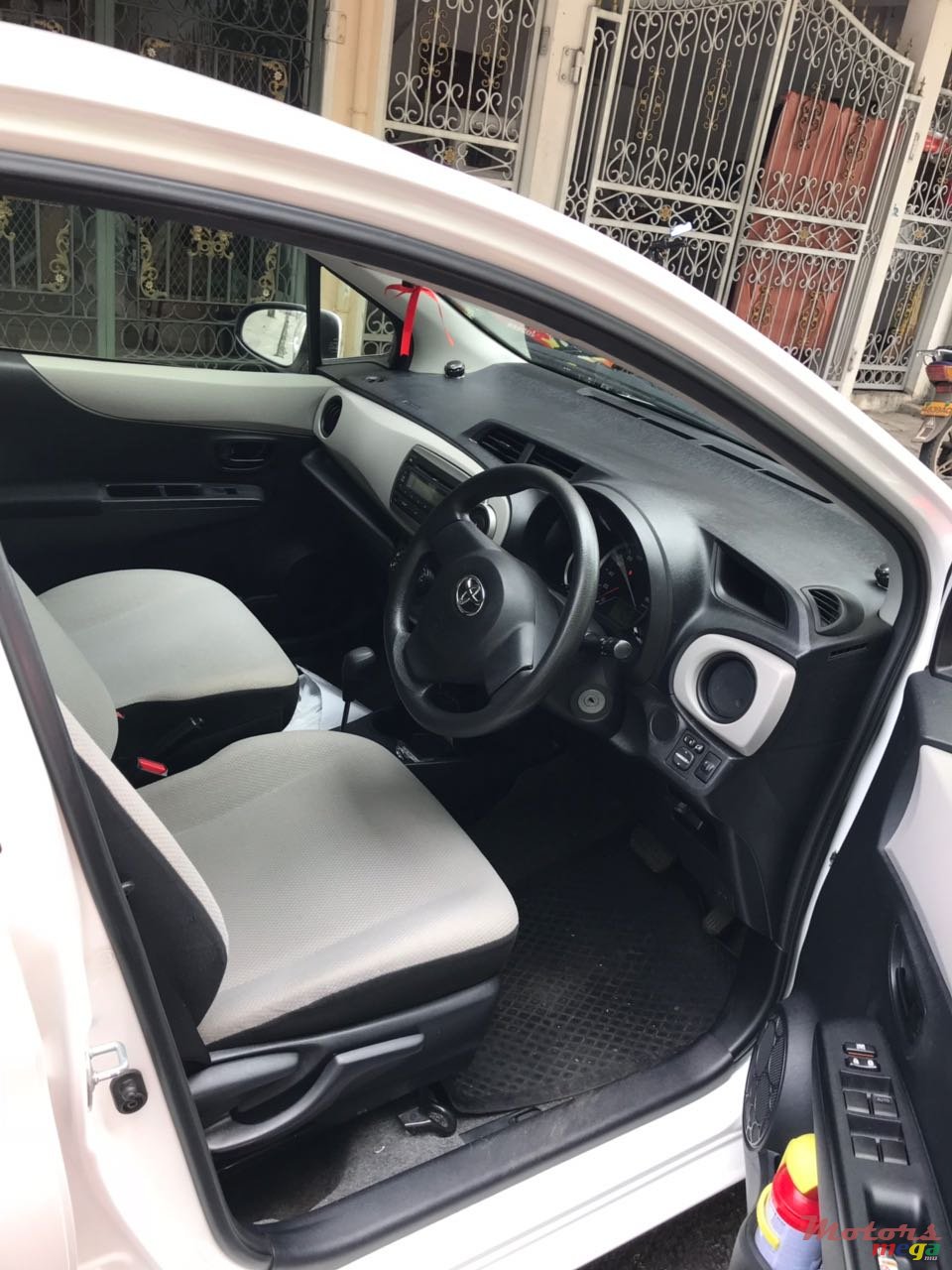 2012' Toyota Vitz photo #2