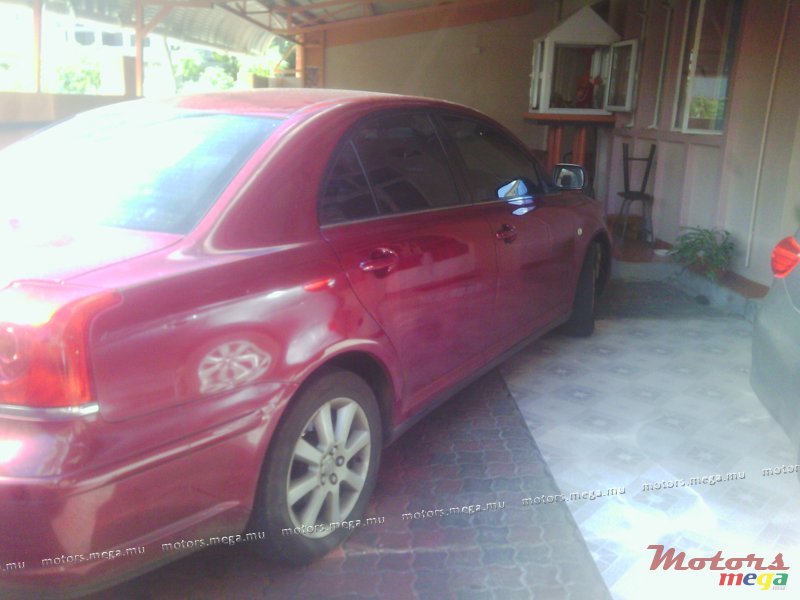 2004' Toyota Avensis photo #4