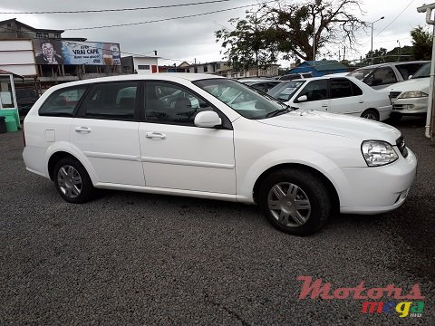 2009' Chevrolet Optra Autovan photo #3