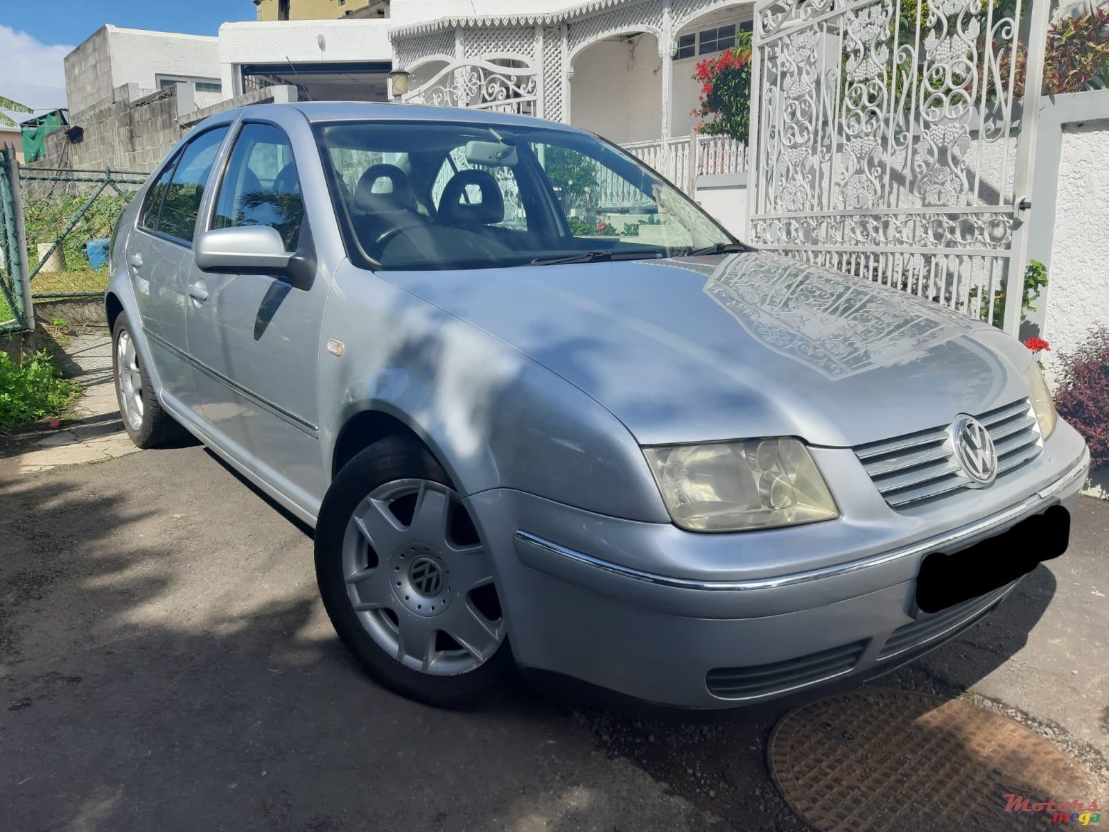 2002' Volkswagen Bora photo #1