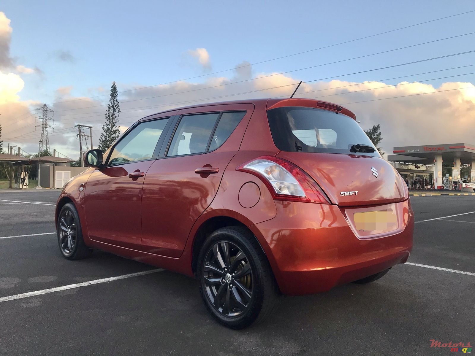 2015' Suzuki Swift photo #4