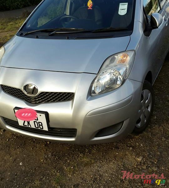 2008' Toyota Vitz photo #1