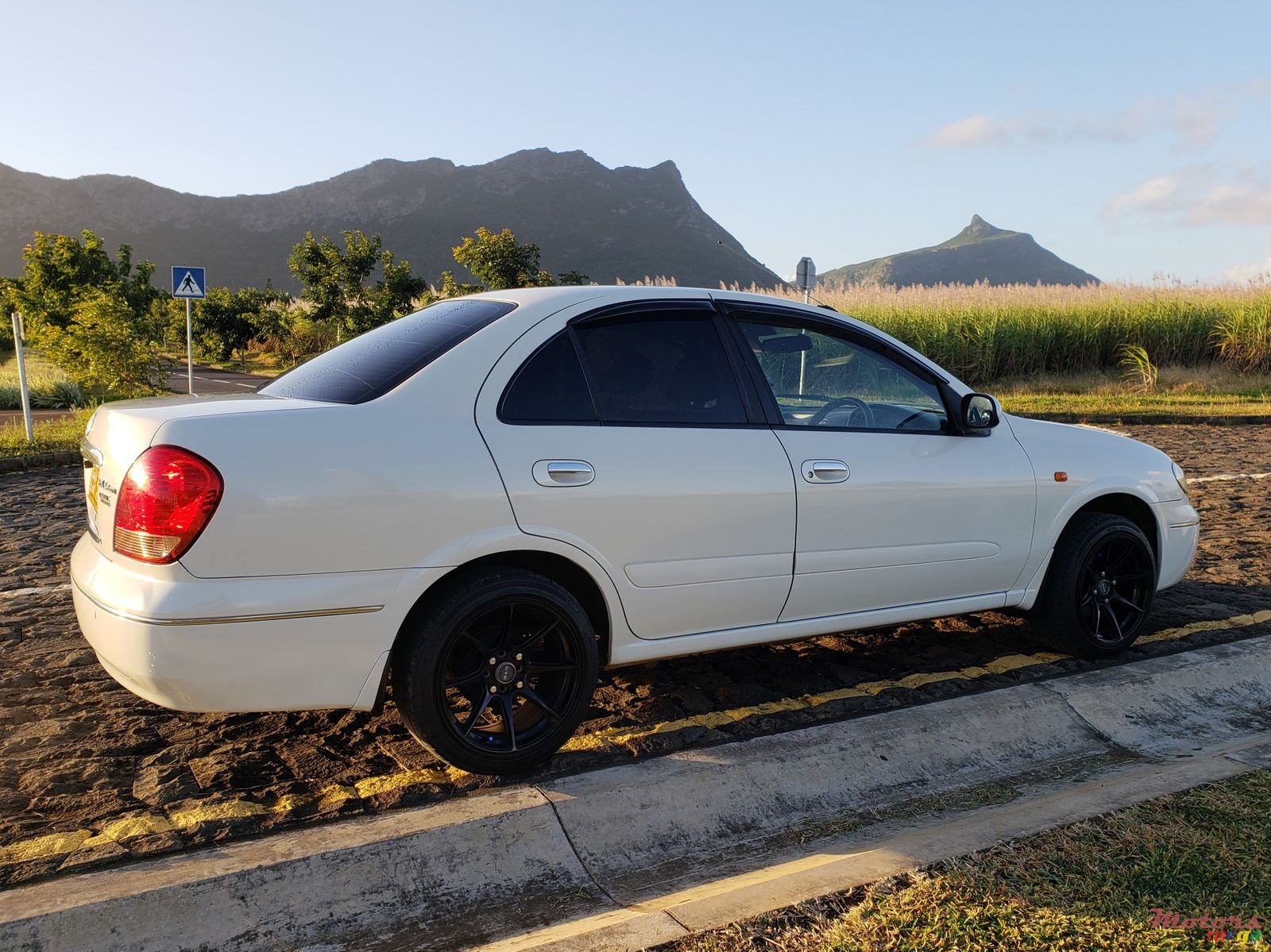 2004' Nissan Sunny N17 photo #2