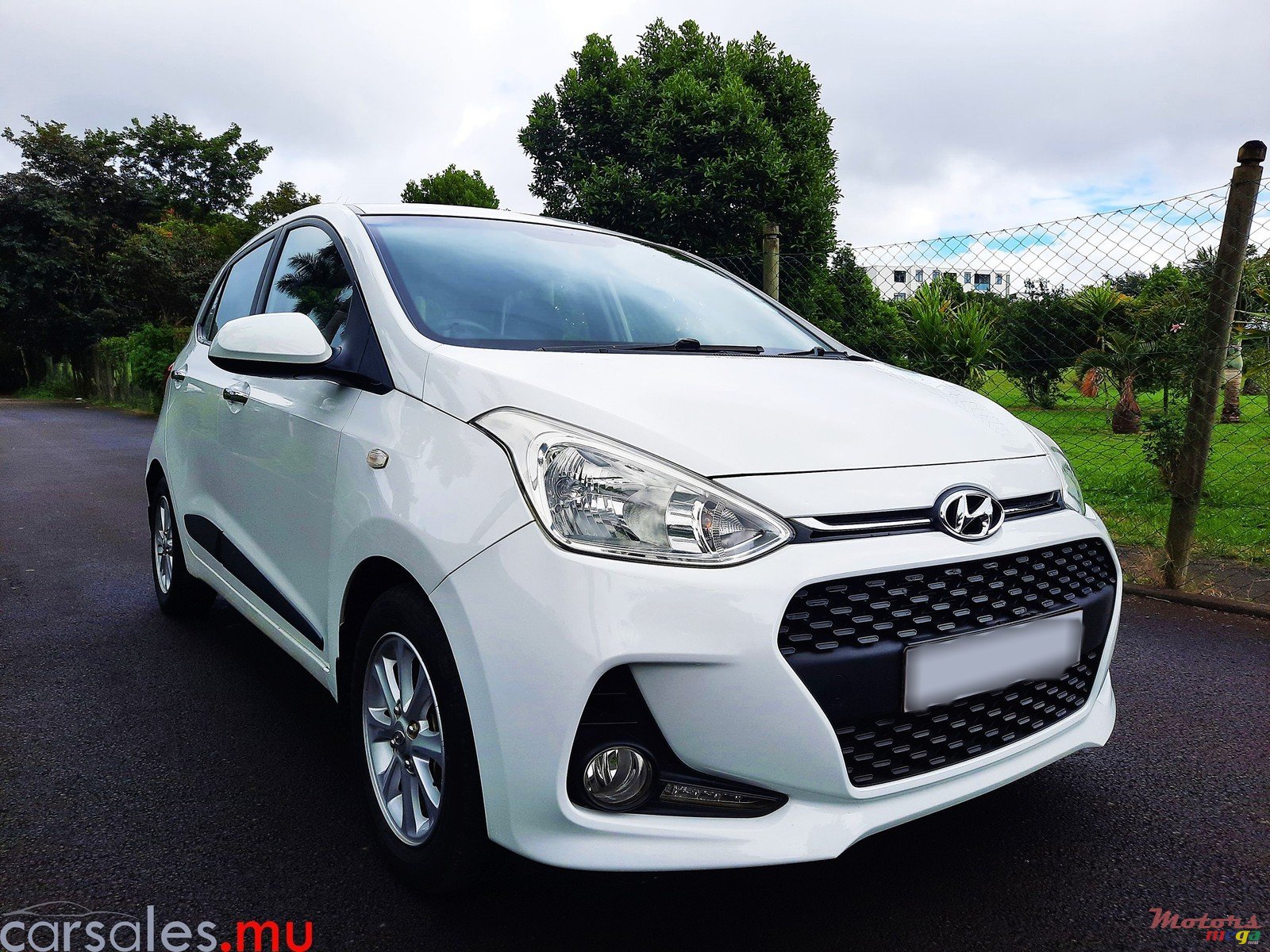 2017' Hyundai i10 1.0 Hatchback photo #2