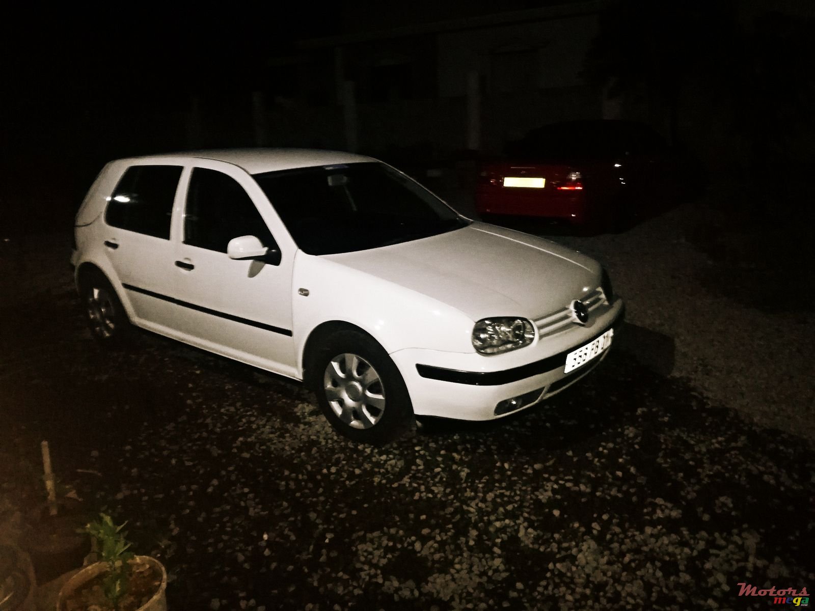 2001' Volkswagen Golf photo #3