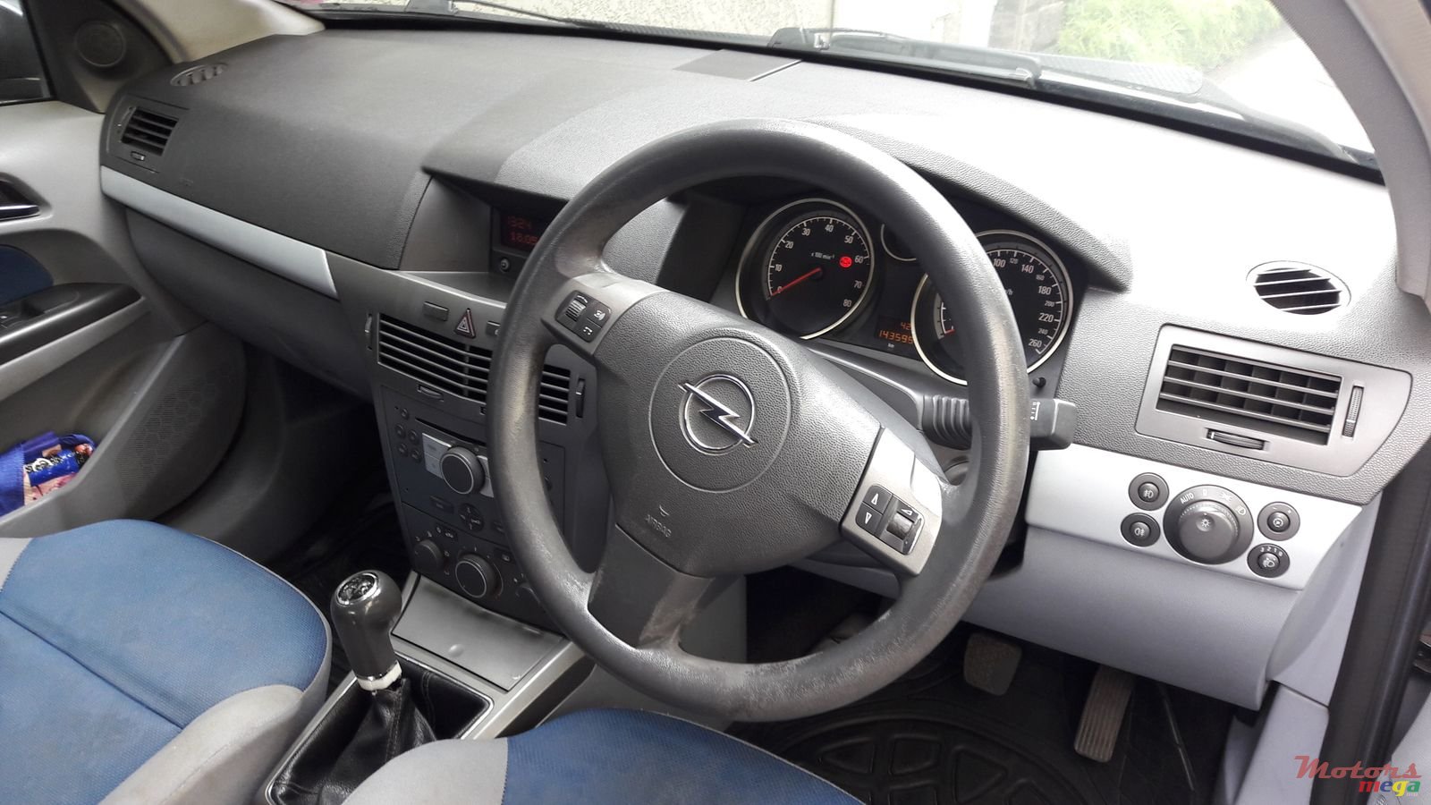 2006' Opel Astra H photo #3