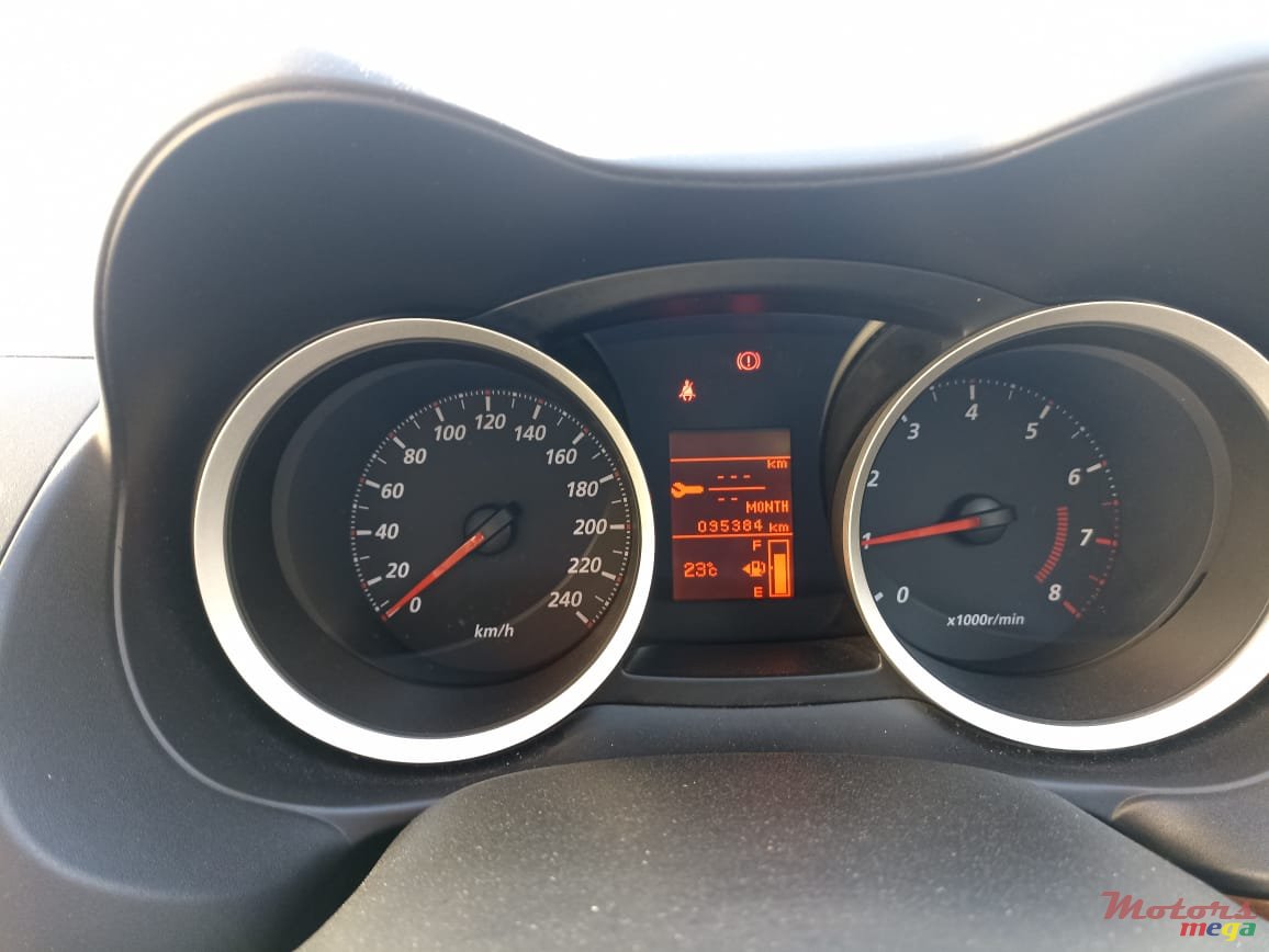 2010' Mitsubishi Lancer photo #2