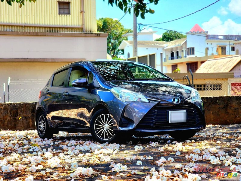 2017' Toyota Vitz photo #3