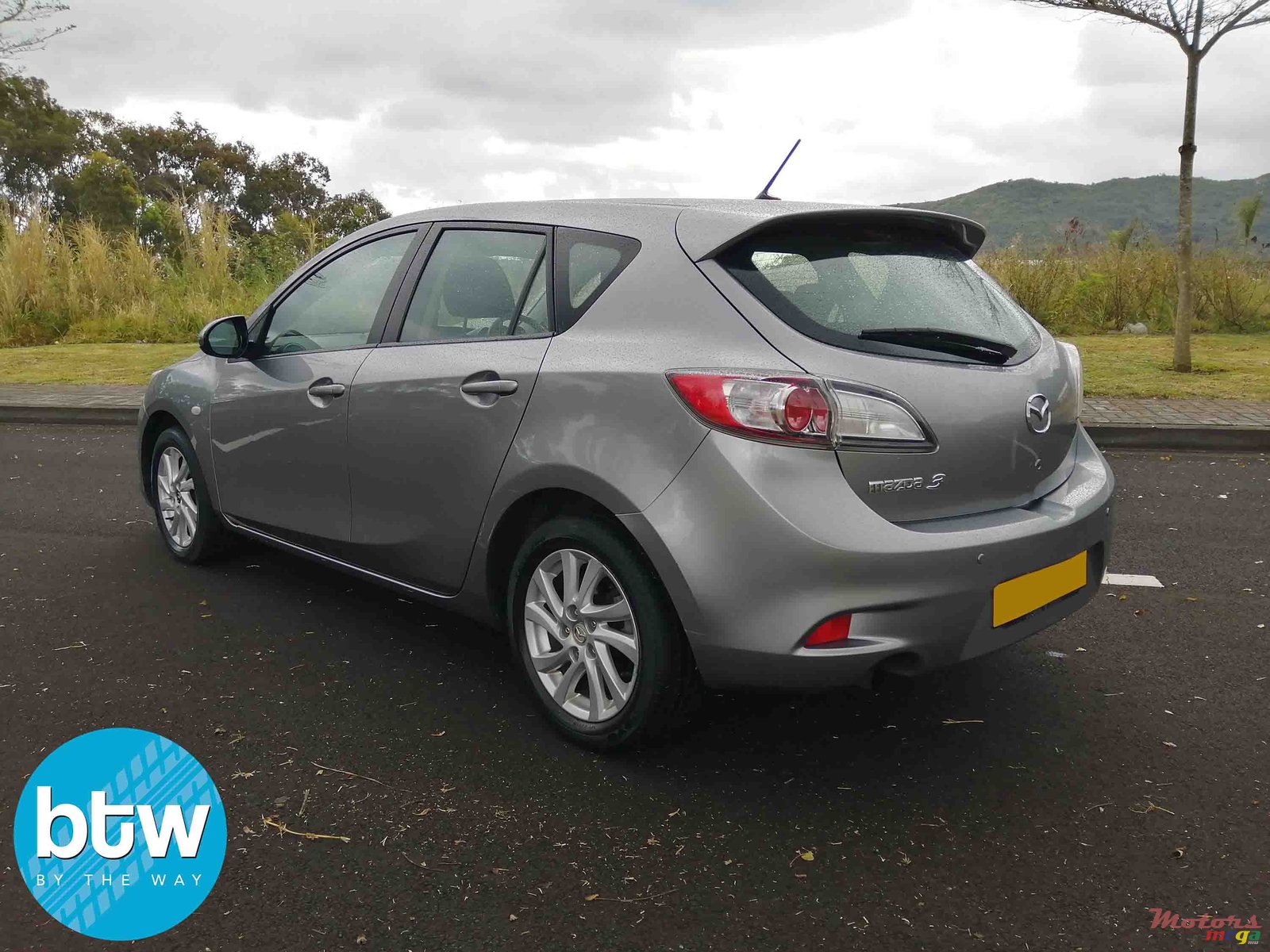 2013' Mazda 3 Automatic photo #2