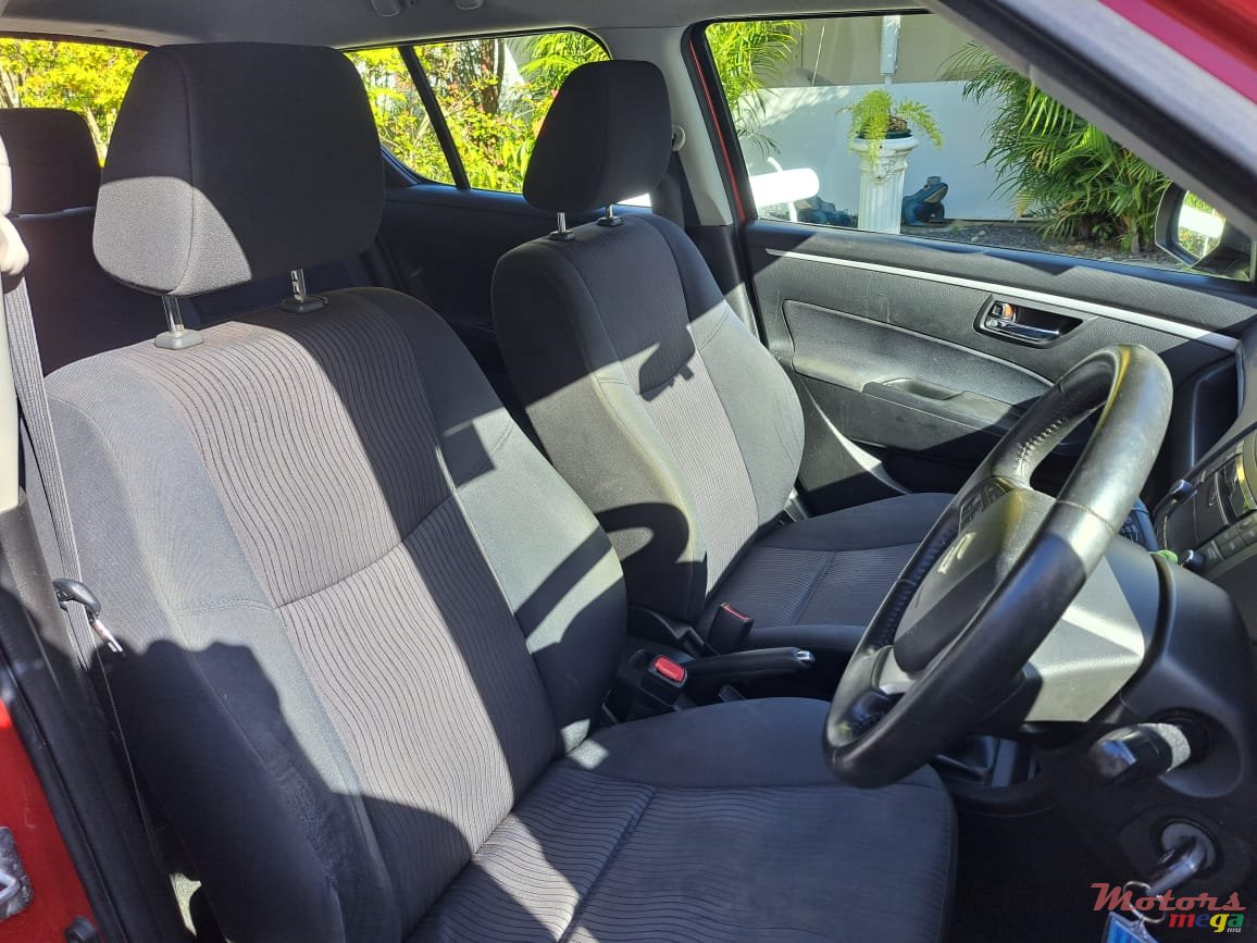 2013' Suzuki Swift photo #3