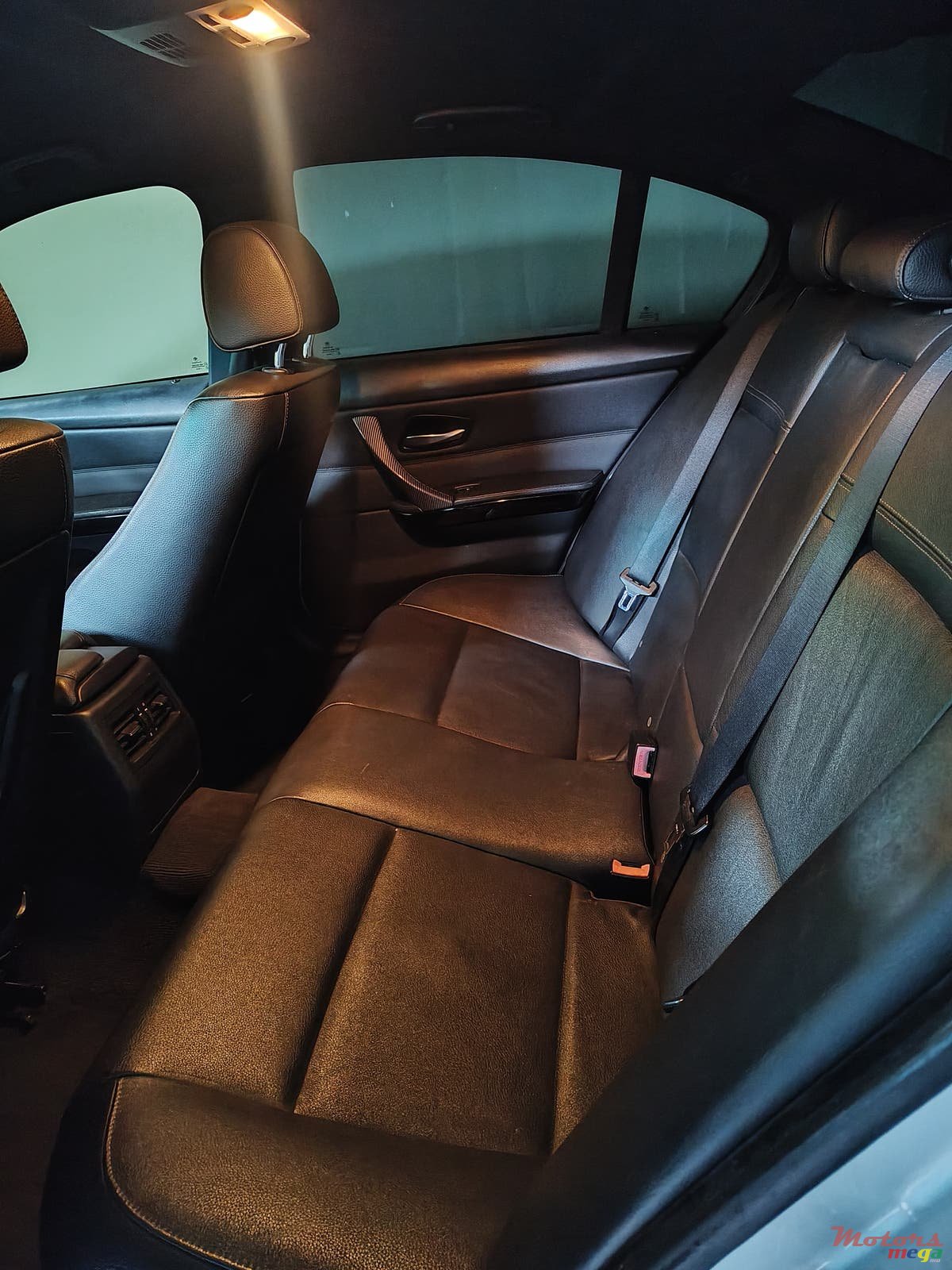 2009' BMW 318 photo #6