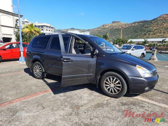 2013' Kia Carnival STATION WAGON photo #1