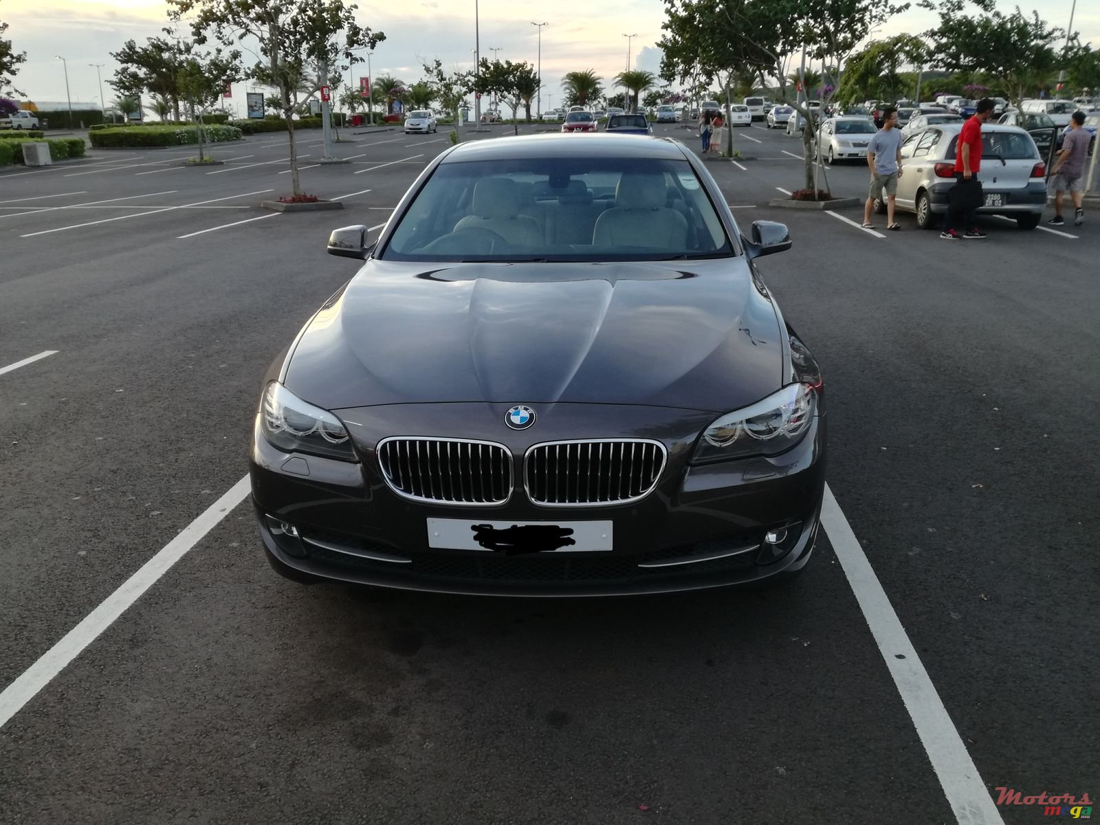 2011' BMW 523 photo #1