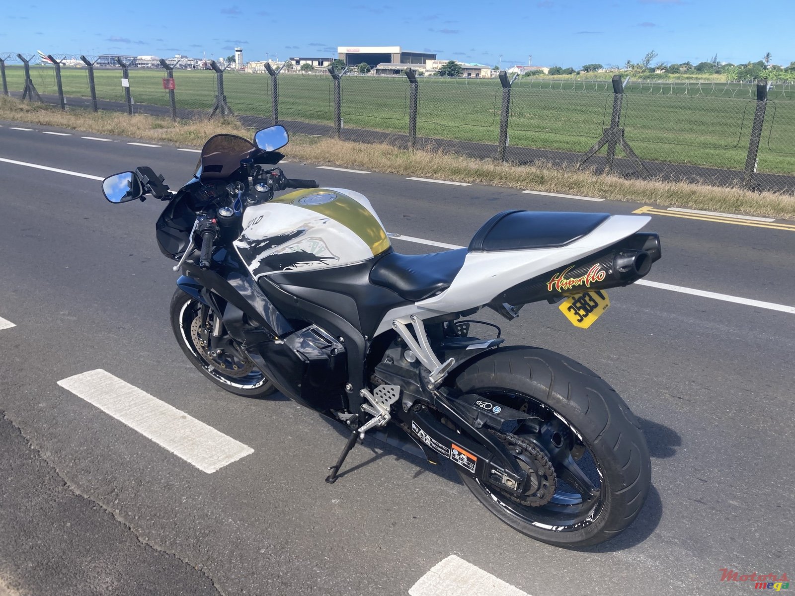 2010' Honda CBR600RR LIMITED EDITION photo #2