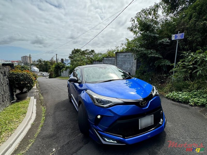 2020' Toyota C-HR photo #2