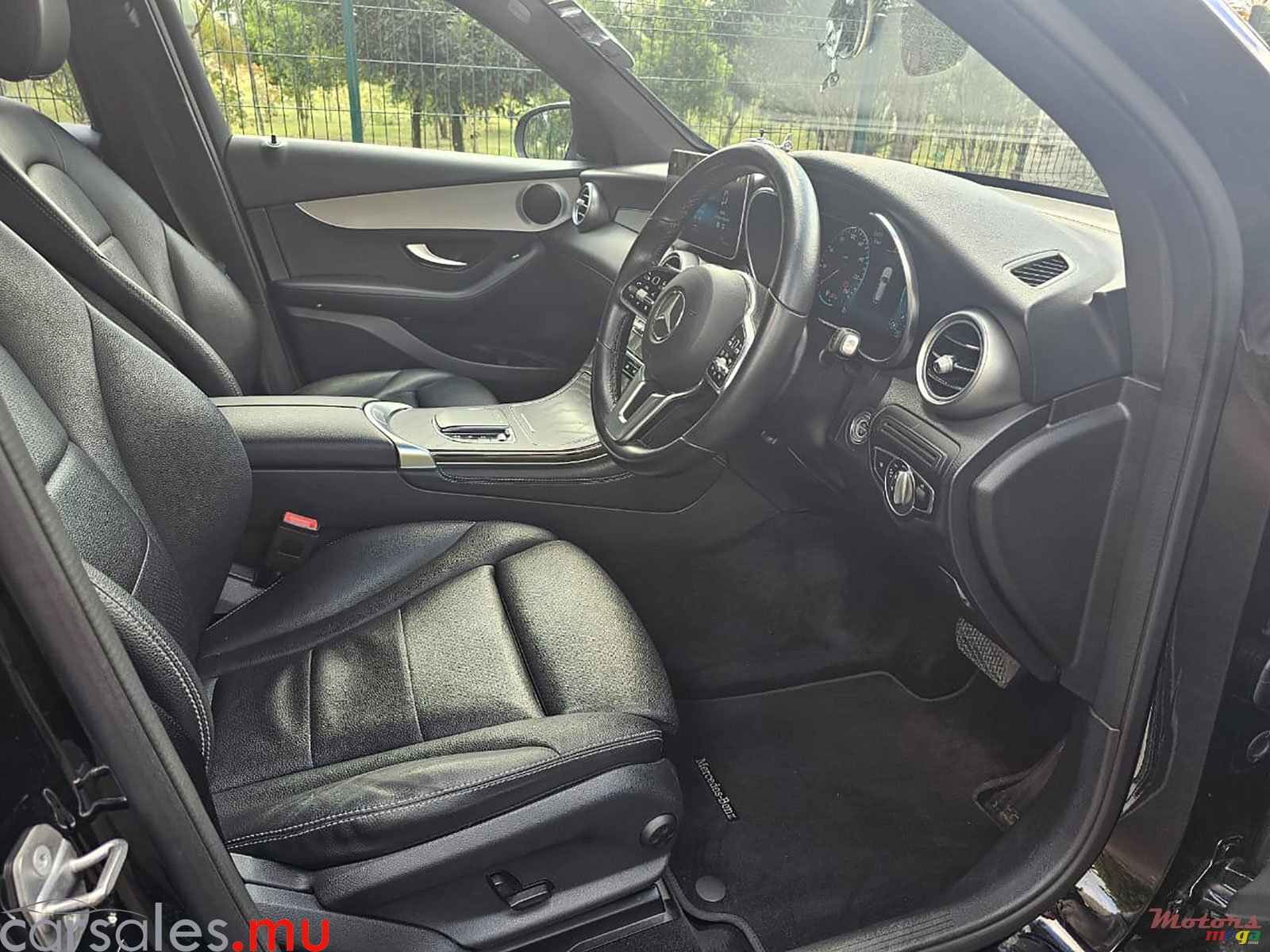 2020' Mercedes-Benz GLC 300e 4matic Avantgarde 2.0 photo #6