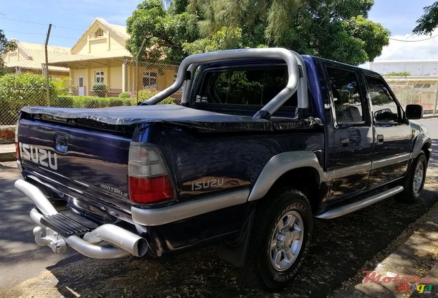 2003' Isuzu Rodeo photo #3