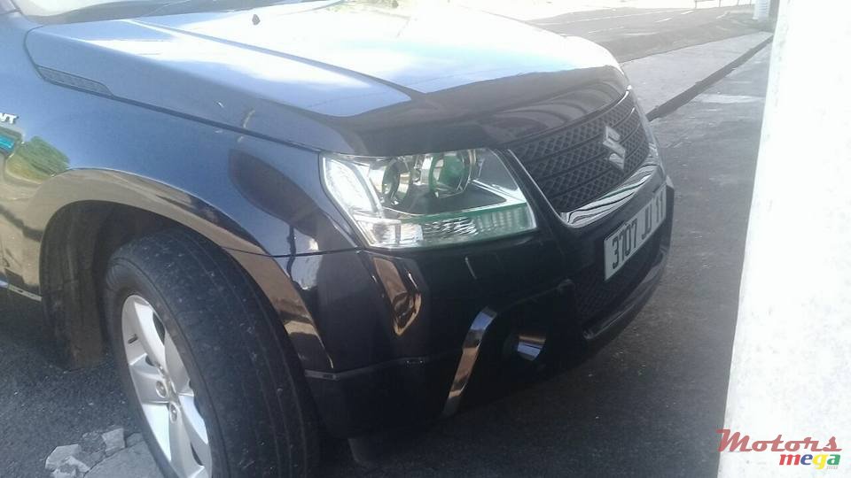 2011' Suzuki Grand Vitara photo #1