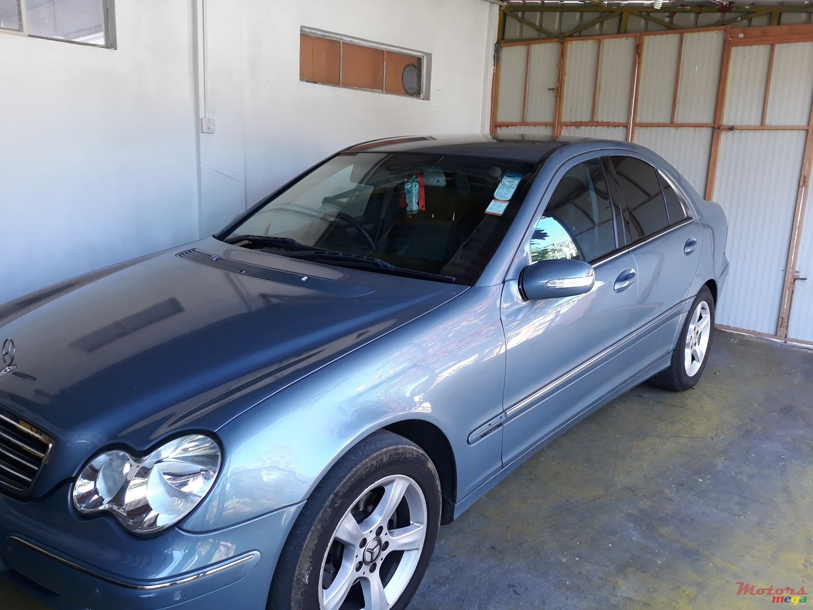 2005' Mercedes-Benz C-Class photo #2