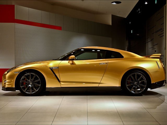 Usain Bolt Steps Up Excitement with Special GT-R
