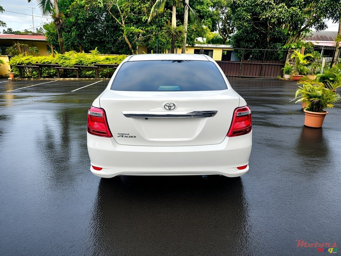 2015' Toyota photo #6