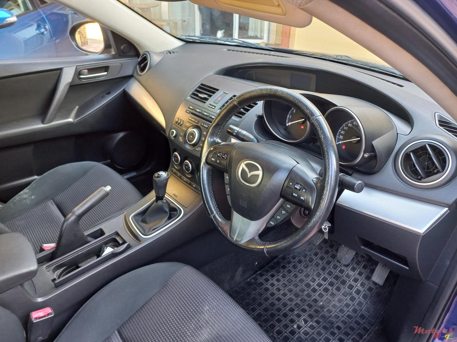 2013' Mazda 3 photo #4