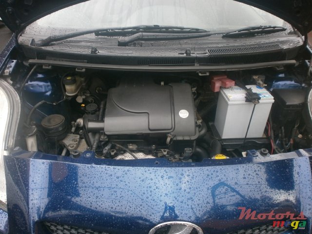 2008' Toyota Vitz photo #5