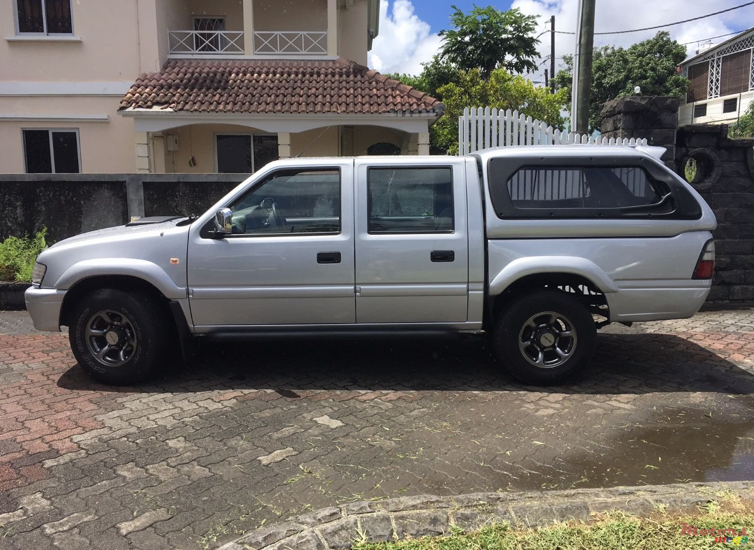 2004' Isuzu photo #1