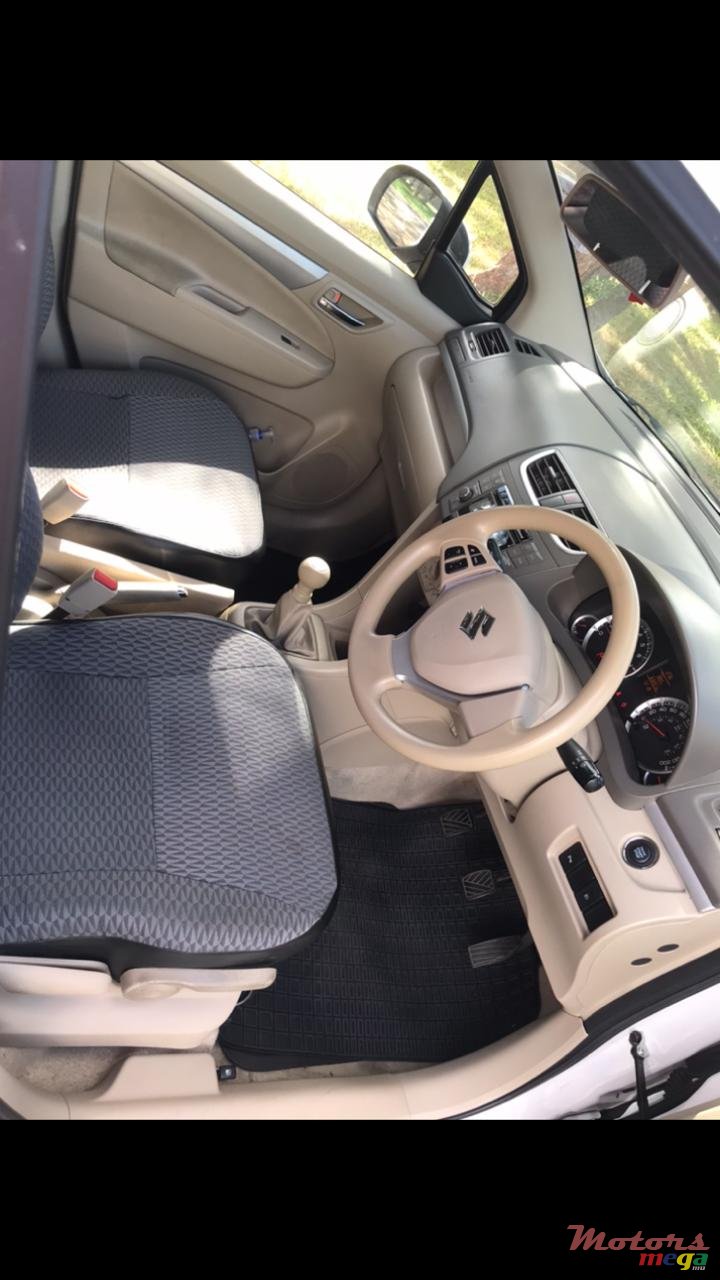 2017' Suzuki Ertiga photo #3