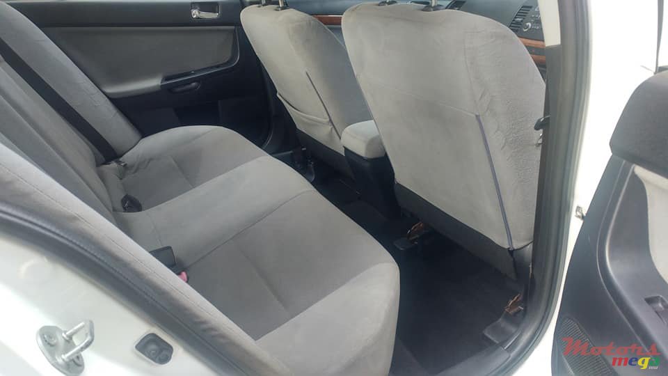 2011' Mitsubishi Lancer photo #6