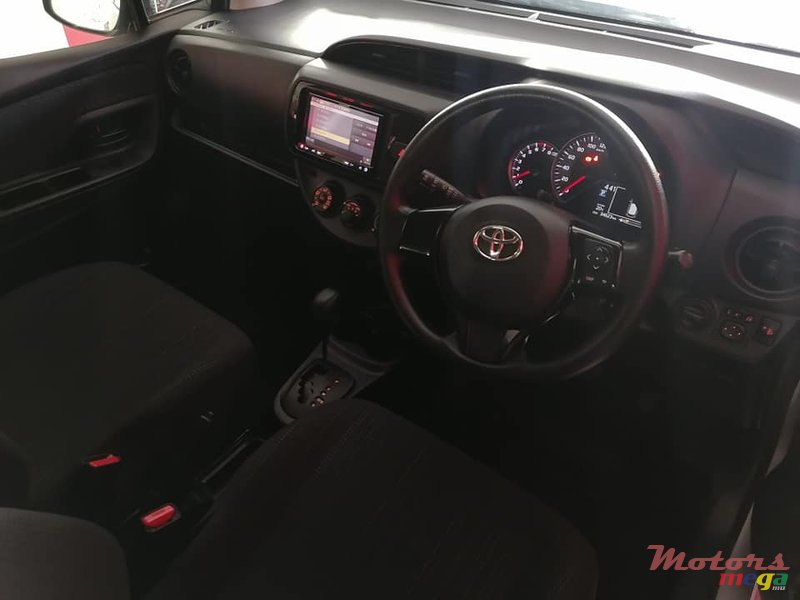 2017' Toyota Vitz photo #6