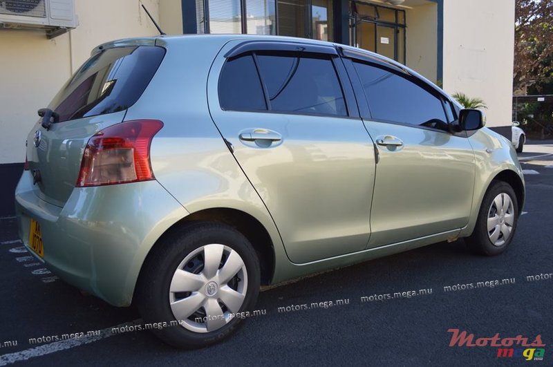 2006' Toyota Yaris vitz photo #3