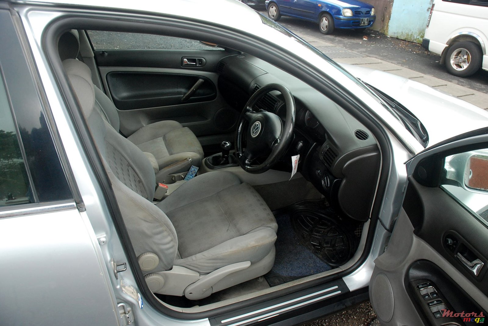 2003' Volkswagen Passat photo #3