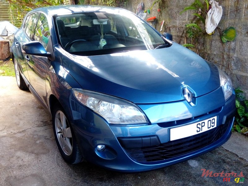 2009' Renault Megane photo #1