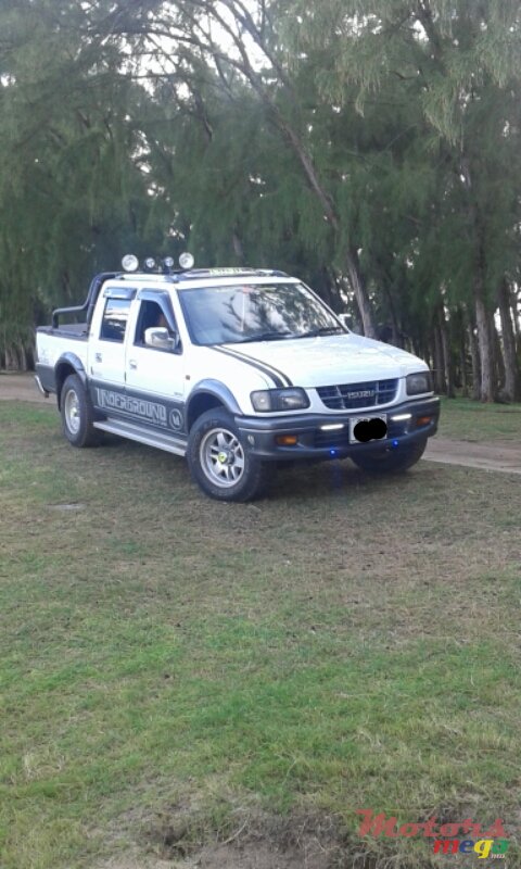 2000' Isuzu photo #1