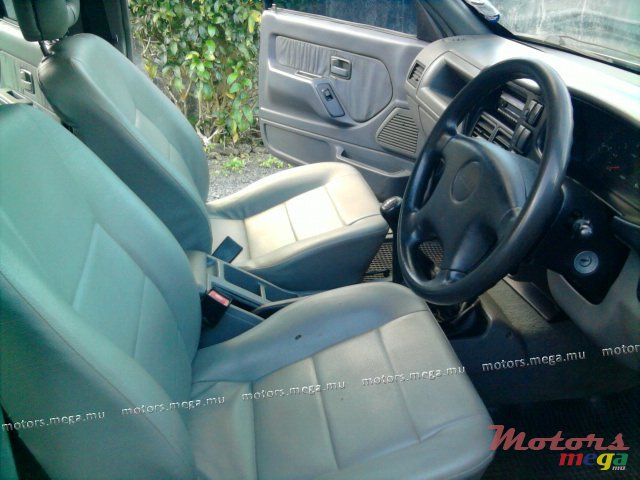 2000' Isuzu 4x4 KB 280 photo #3