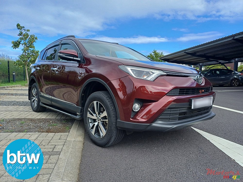 2017' Toyota RAV4 photo #1