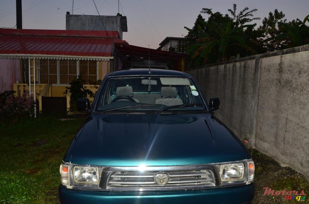 2002' Toyota photo #2