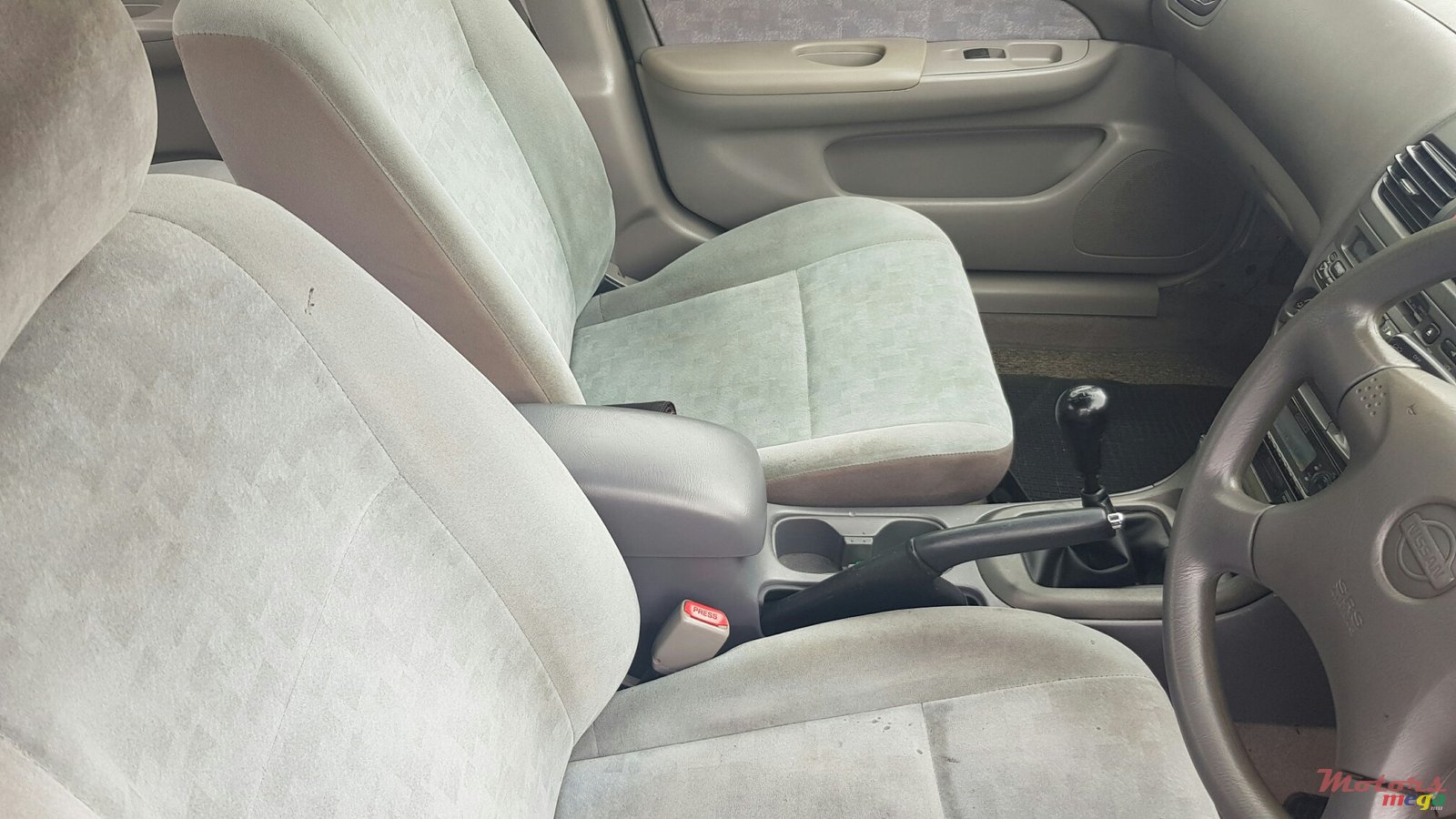 2000' Nissan Sunny photo #3