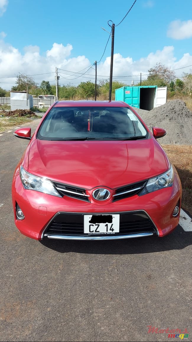 2014' Toyota Auris photo #1