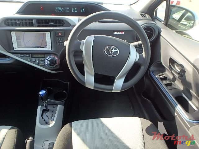 2014' Toyota Aqua photo #3