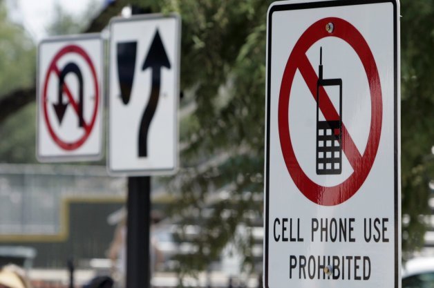 Cellphone Bans Don't Reduce Accidents, Research Finds